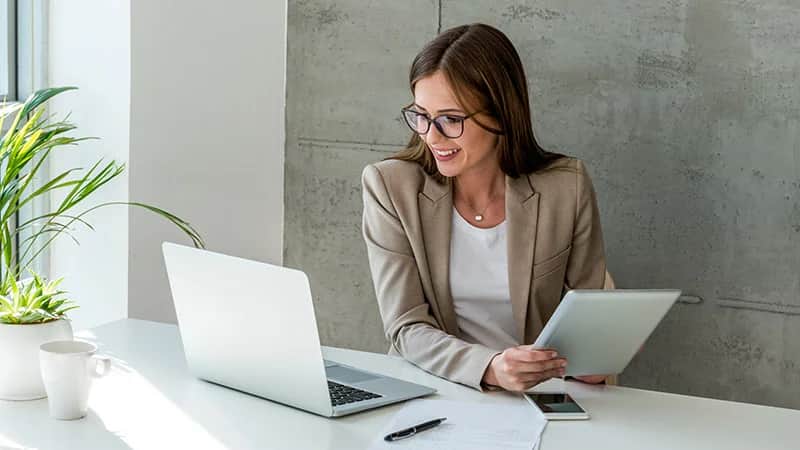 laptop girl